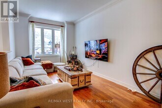 104 A Benson Ave in Richmond Hill, ON - Building Photo - Building Photo