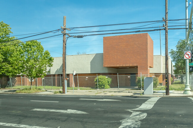 1901 Broadway in Sacramento, CA - Foto de edificio - Building Photo