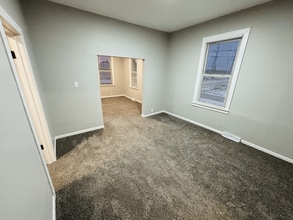 2315 E End Ave, Unit 2 in Chicago Heights, IL - Foto de edificio - Building Photo