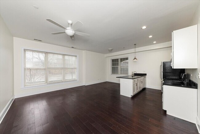 2500 Green Bay Rd in Evanston, IL - Building Photo - Building Photo