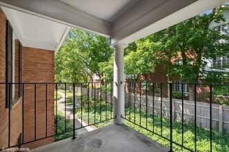 520 Shorely Dr, Unit 201 in Barrington, IL - Building Photo - Building Photo