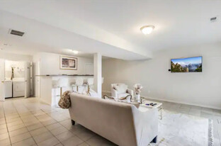 154 Flintstone Dr, Unit Luxury Basement Apartamentos