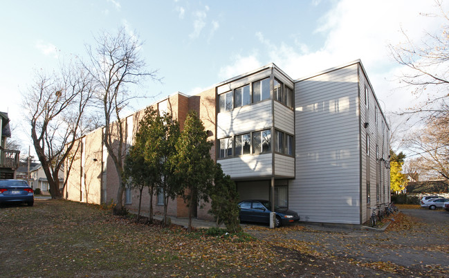 813 S Main St in Ann Arbor, MI - Foto de edificio - Building Photo