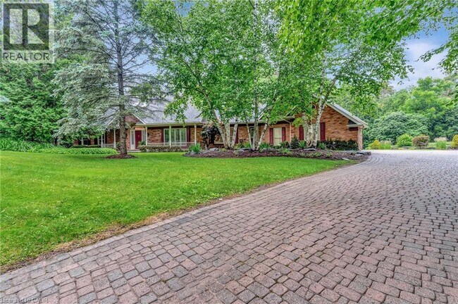 22 Deerpath Ct in Cambridge, ON - Building Photo - Building Photo
