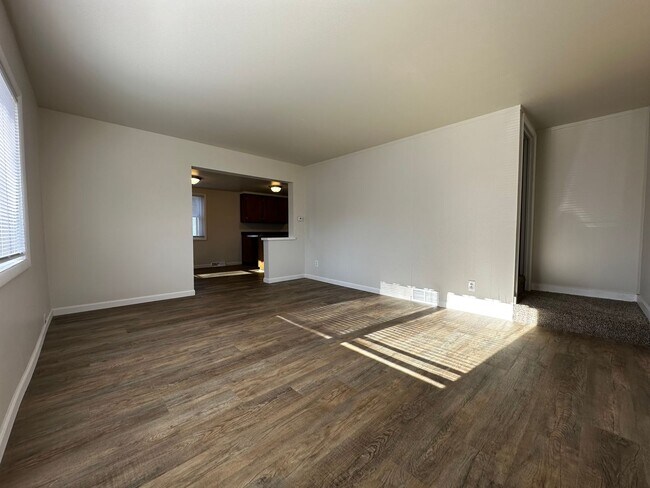 96 Waupaca St in Clintonville, WI - Building Photo - Building Photo