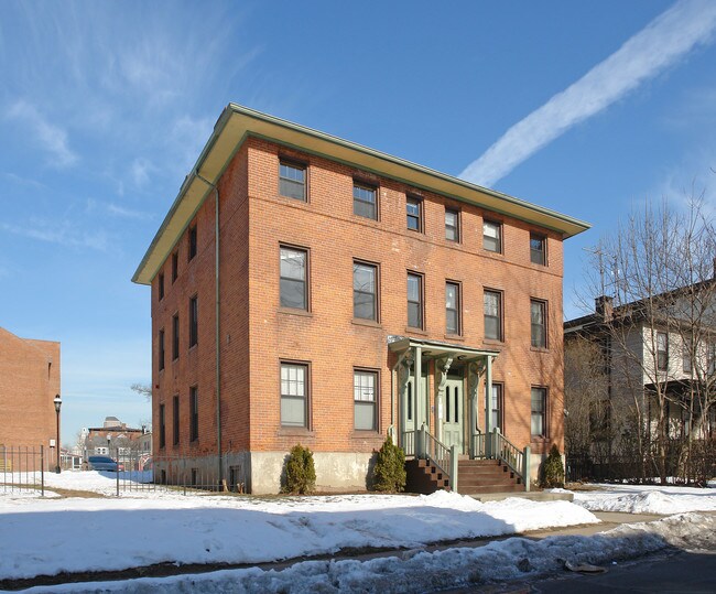 St Michael's Home in Hartford, CT - Foto de edificio - Building Photo