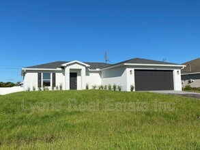 2744 NE 5th Pl in Cape Coral, FL - Building Photo - Building Photo