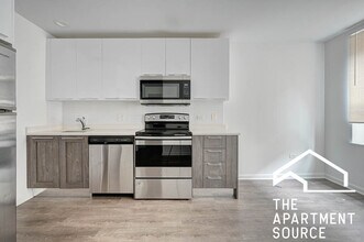 900 W Winona St, Unit 309 in Chicago, IL - Building Photo - Building Photo