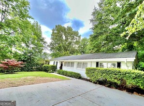 2591 Skyland Dr NE in Atlanta, GA - Building Photo - Building Photo