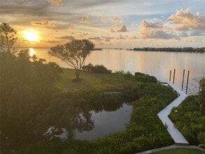 1640 Seabreeze Dr in Tarpon Springs, FL - Building Photo - Building Photo