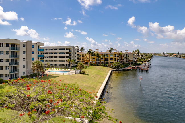 Port de Mer in Hillsboro Beach, FL - Foto de edificio - Building Photo