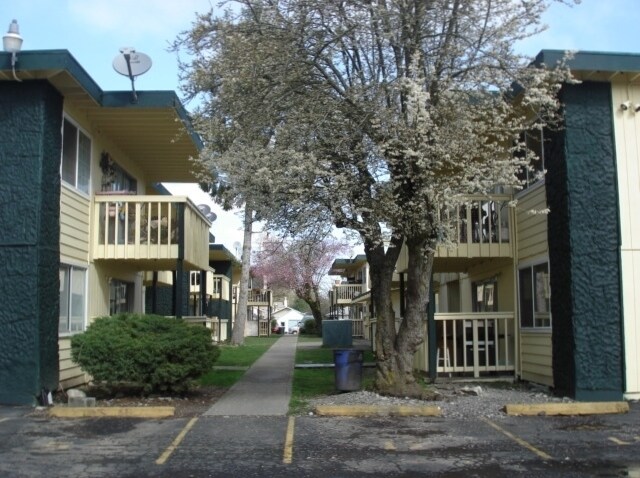 Pacifica South Apartments in Tacoma, WA - Building Photo - Building Photo