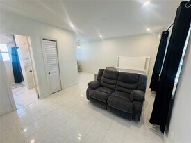 1941 Washington St in Hollywood, FL - Building Photo