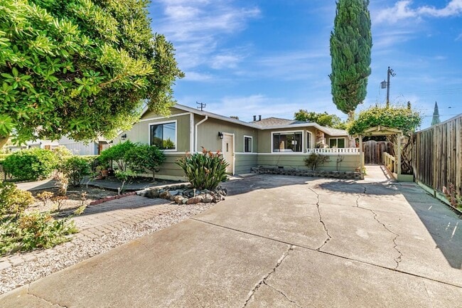 property at 2136 Ventura Pl