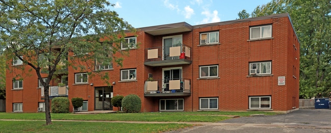 565 Ontario St in St Catharines, ON - Building Photo - Building Photo