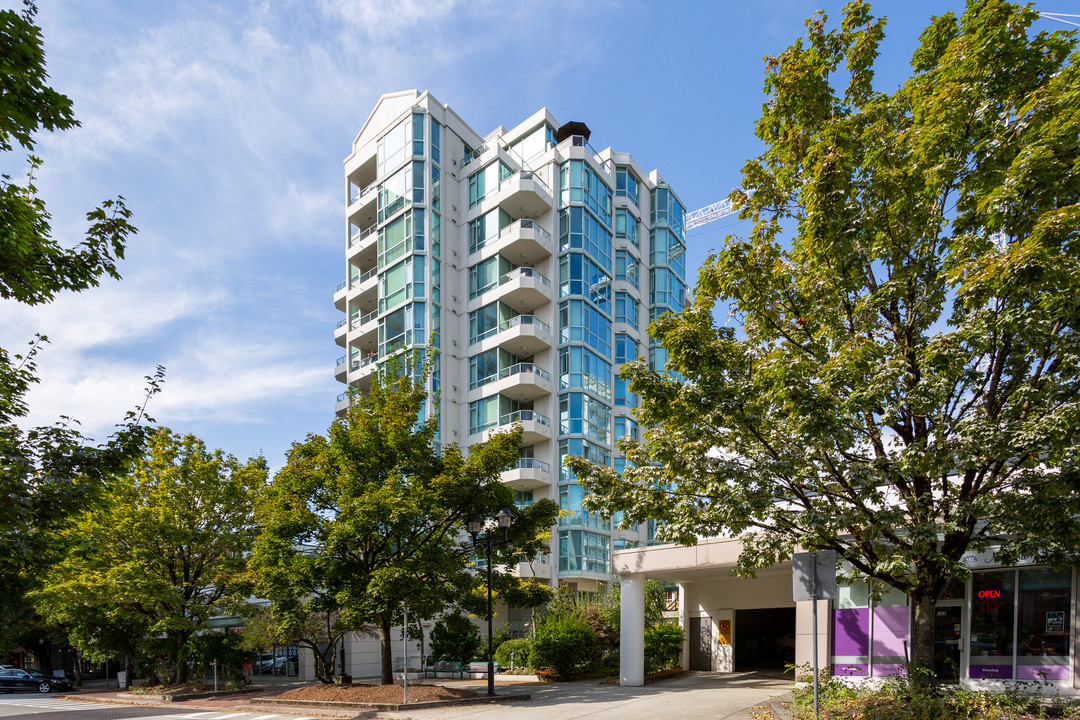 Springhill Place in North Vancouver, BC - Building Photo