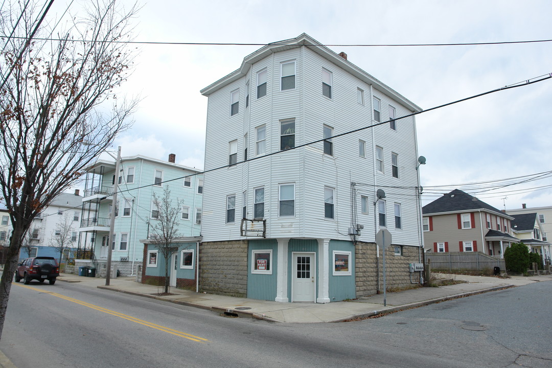 81 Columbus Ave in Pawtucket, RI - Building Photo