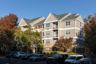 Acclaim at Lake Largo in Largo, MD - Foto de edificio - Building Photo