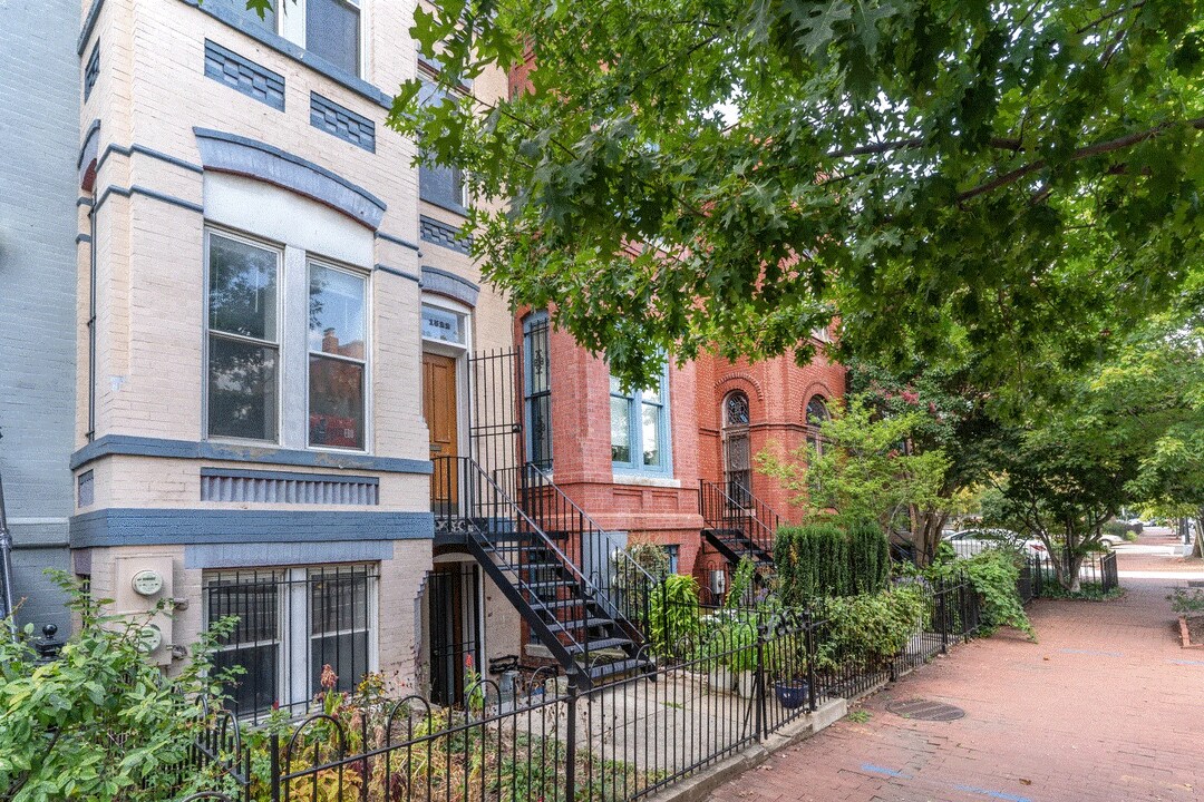 1522 12th St NW, Unit 1522B in Washington, DC - Building Photo