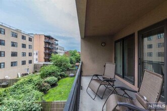 650 2nd St-Unit -4A in Hoboken, NJ - Building Photo - Building Photo