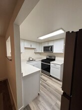 9122 W Dixon St in Milwaukee, WI - Building Photo - Building Photo