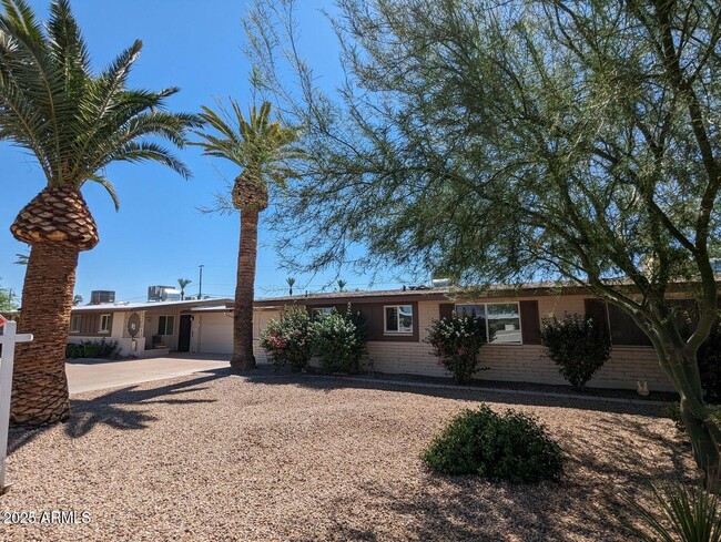 10433 W Oakmont Dr in Sun City, AZ - Building Photo - Building Photo