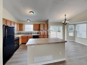 6693 Jennyann Way in Canal Winchester, OH - Foto de edificio - Building Photo