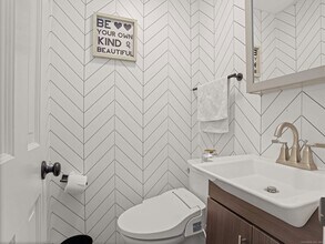 10 Tupelo Rd in Westport, CT - Foto de edificio - Building Photo