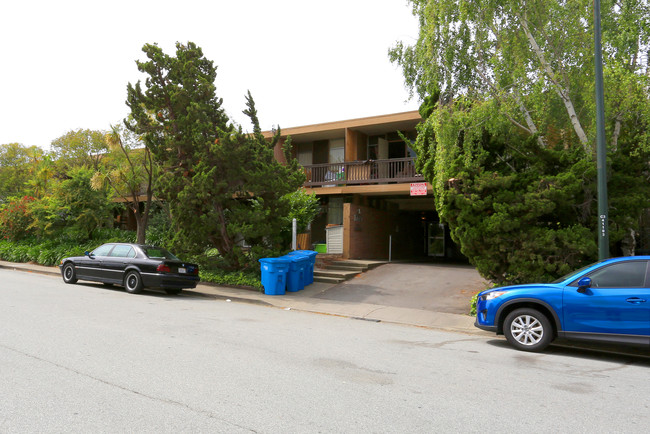 Casa Marco Polo in Burlingame, CA - Building Photo - Building Photo