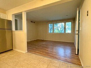 140 Towne House Rd in Hamden, CT - Building Photo - Building Photo