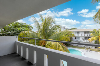 Esquire Apartments in North Miami Beach, FL - Building Photo - Interior Photo