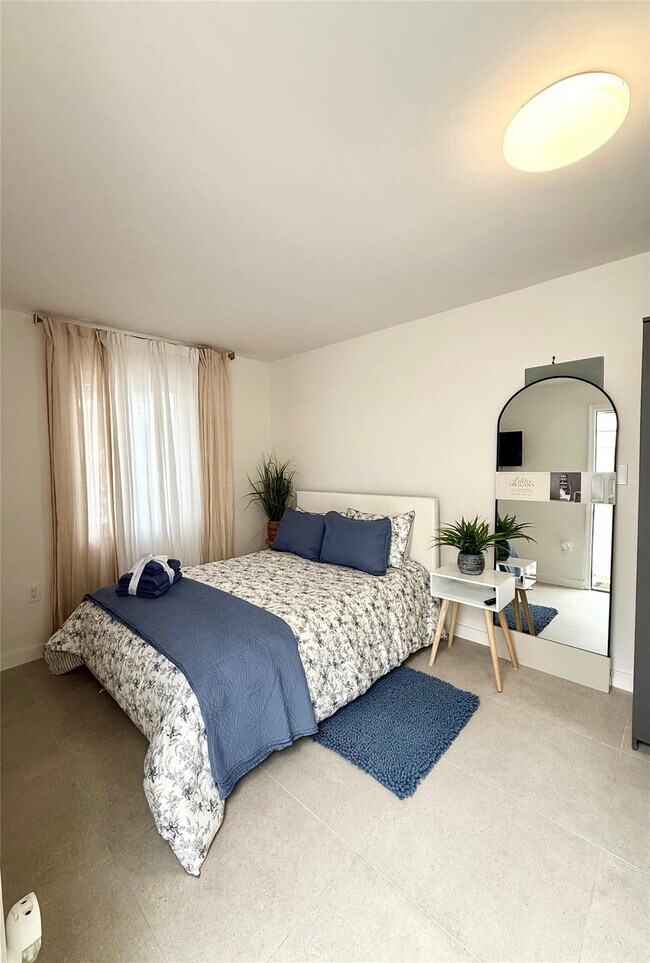 2420 SW 11th St in Miami, FL - Building Photo - Building Photo