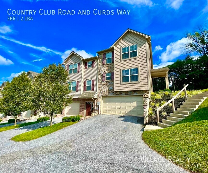 703 Country Club Rd in Red Lion, PA - Building Photo