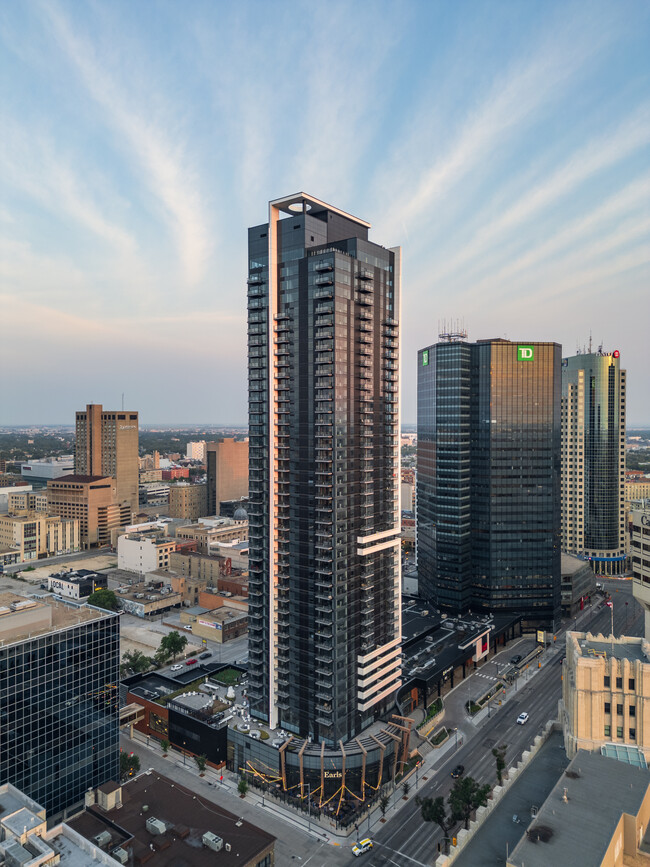 300 Main St in Winnipeg, MB - Building Photo - Building Photo