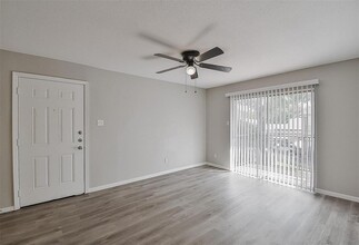 12955 Woodforest Blvd in Houston, TX - Building Photo - Building Photo