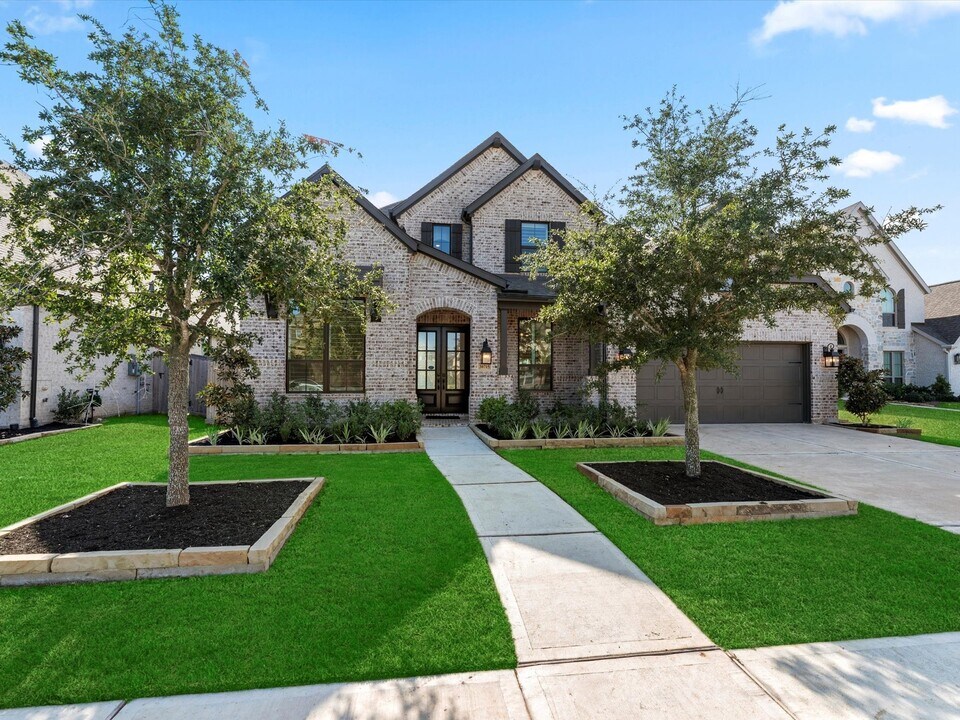 30715 Chamomile Bnd in Fulshear, TX - Building Photo