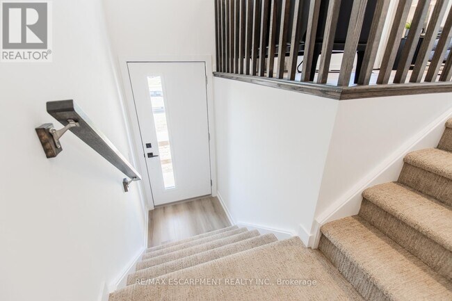 70 Kenesky Dr in Hamilton, ON - Building Photo - Building Photo