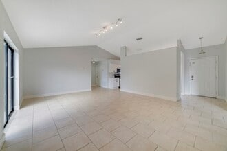 143 Alta Vista Ct in Davenport, FL - Building Photo - Building Photo