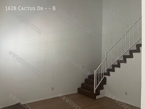 1628 Cactus Dr in Lancaster, CA - Building Photo - Building Photo