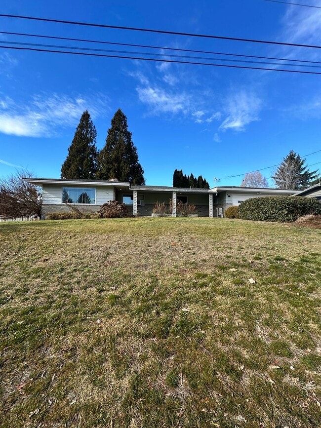 property at 772 N Keller Ave