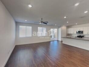 8882 Carmine Cob Ave in Las Vegas, NV - Foto de edificio - Building Photo