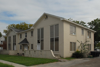 509 W Clay Ave in Houston, TX - Building Photo - Building Photo