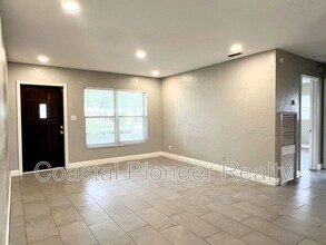 2489 Del Rio Way in Dunedin, FL - Building Photo - Building Photo