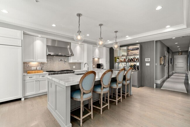 property at 621 E 1st St