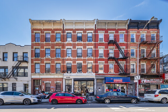 1096 DeKalb Ave in Brooklyn, NY - Foto de edificio - Building Photo