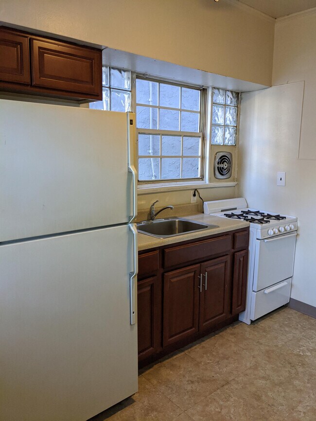 210 Nicholson Rd in Gloucester City, NJ - Foto de edificio - Building Photo