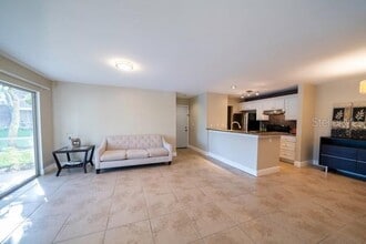 10024 Strafford Oak Ct in Tampa, FL - Building Photo - Building Photo