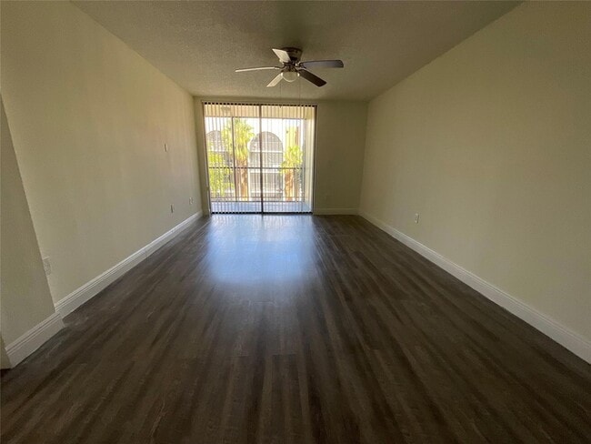 18335 NW 68th Ave, Unit 245-603 in Hialeah, FL - Building Photo - Building Photo