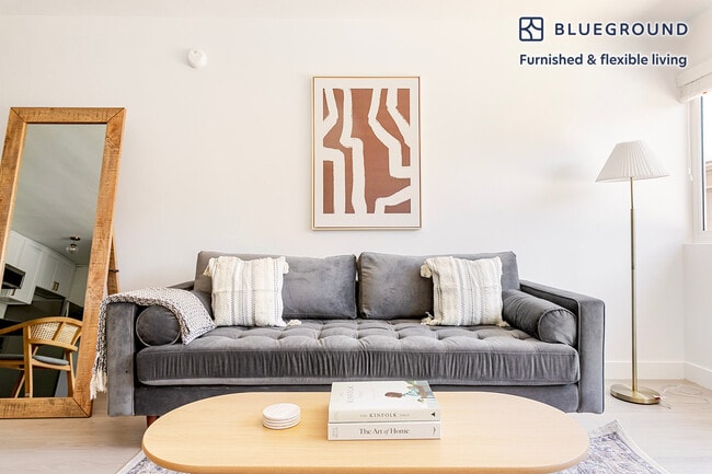 4444 Hazeltine Ave in Los Angeles, CA - Building Photo - Building Photo