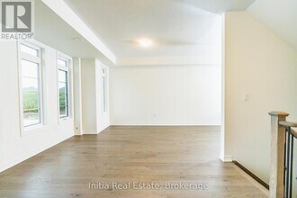 84 Paisley Dr in Bradford West Gwillimbury, ON - Building Photo - Building Photo